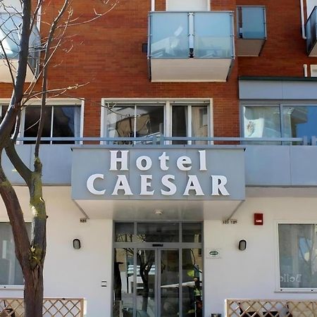 Hotel Caesar Pesaro Bagian luar foto