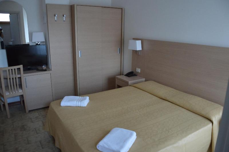 Hotel Caesar Pesaro Bagian luar foto