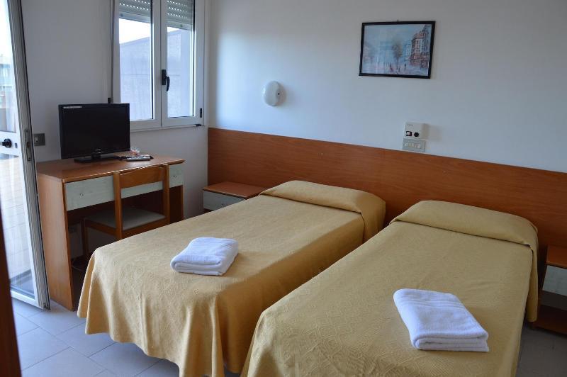 Hotel Caesar Pesaro Bagian luar foto