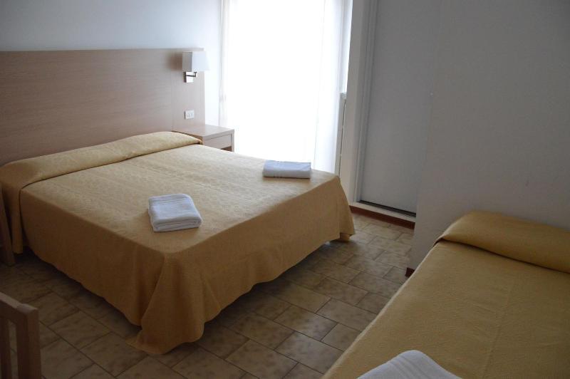 Hotel Caesar Pesaro Bagian luar foto