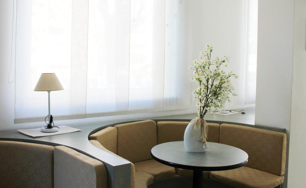 Hotel Caesar Pesaro Bagian luar foto
