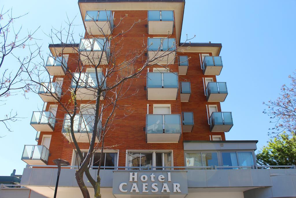 Hotel Caesar Pesaro Bagian luar foto
